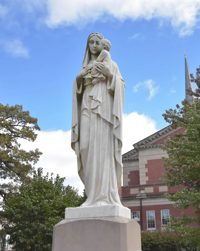 University of Saint Mary of the Lake - Dowdle Garden